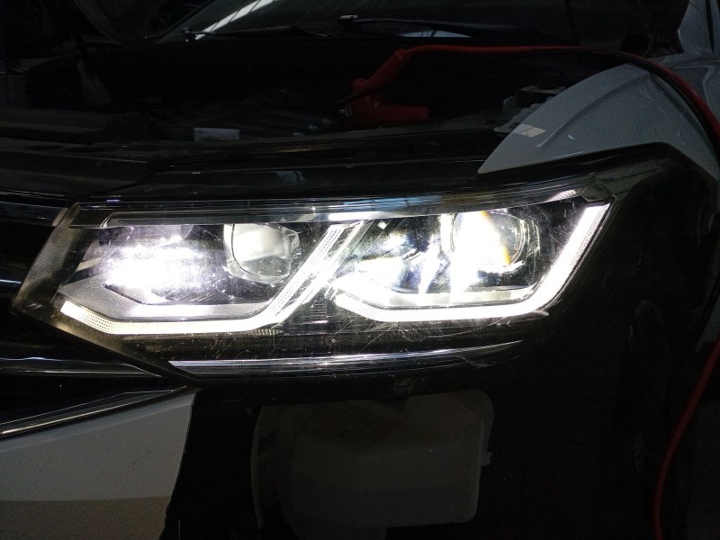 Recambio de faro izquierdo xenon para volkswagen tiguan (ad1, ax1) 2.0 tdi referencia OEM IAM 5NB941081H  