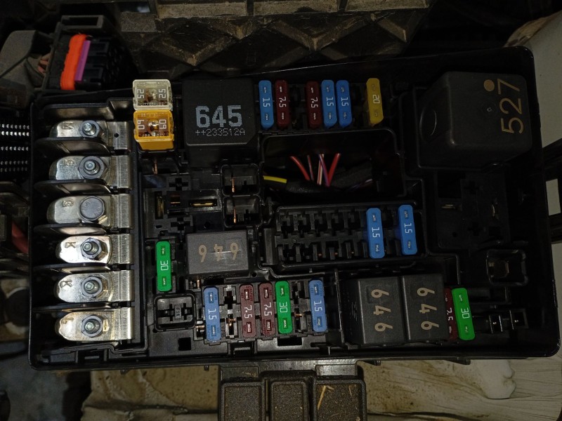 Recambio de caja reles / fusibles para volkswagen tiguan (ad1, ax1) 2.0 tdi referencia OEM IAM   