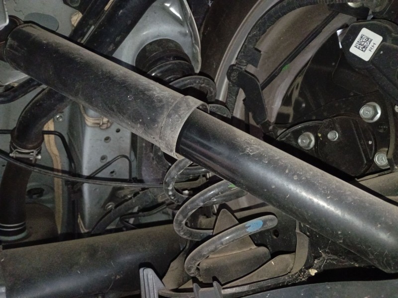 Recambio de amortiguador trasero derecho para renault kadjar (ha_, hl_) 1.5 dci 110 (hla3) referencia OEM IAM   