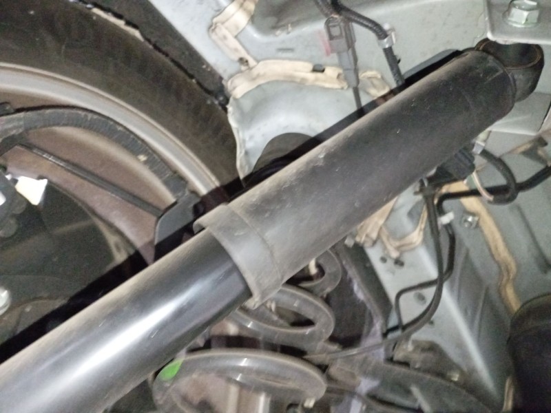 Recambio de amortiguador trasero izquierdo para renault kadjar (ha_, hl_) 1.5 dci 110 (hla3) referencia OEM IAM   