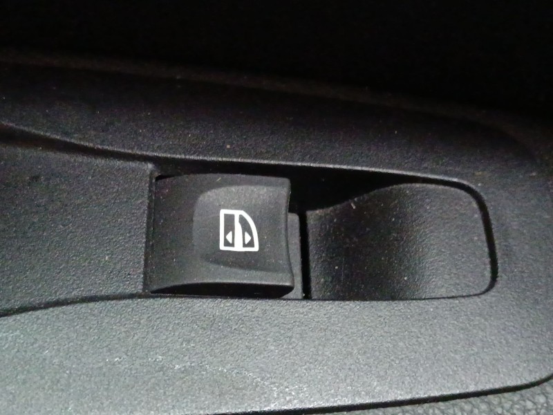 Recambio de mando elevalunas trasero izquierdo para renault kadjar (ha_, hl_) 1.5 blue dci 115 referencia OEM IAM   