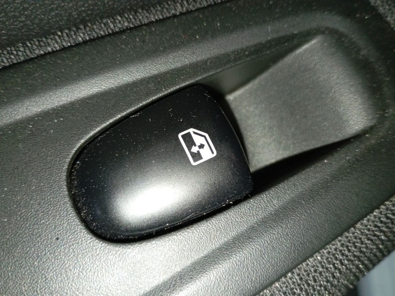 Recambio de mando elevalunas trasero izquierdo para renault kadjar (ha_, hl_) 1.5 dci 110 (hla3) referencia OEM IAM   