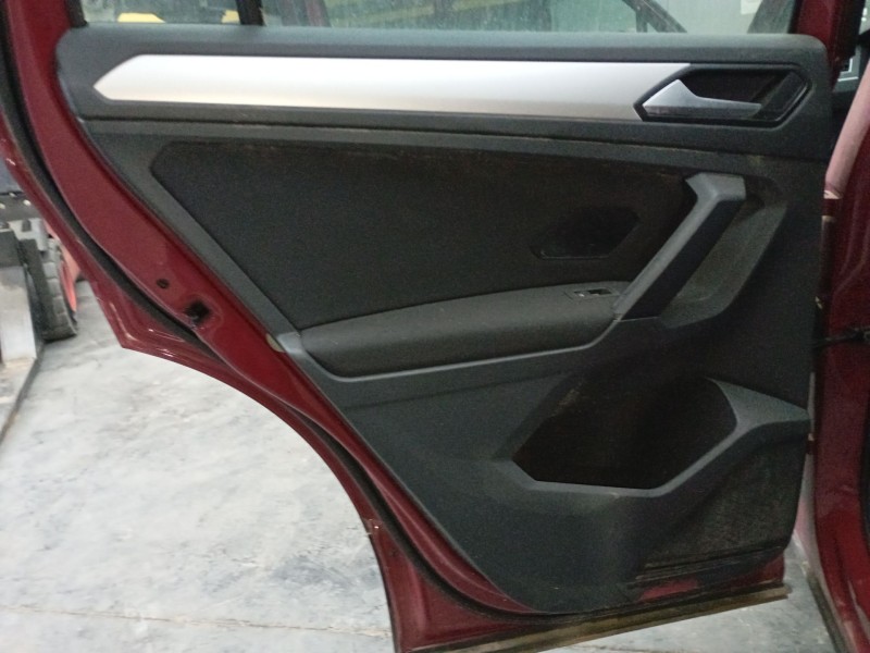 Recambio de guarnecido puerta trasera izquierda para volkswagen tiguan (ad1, ax1) 1.4 tsi referencia OEM IAM   