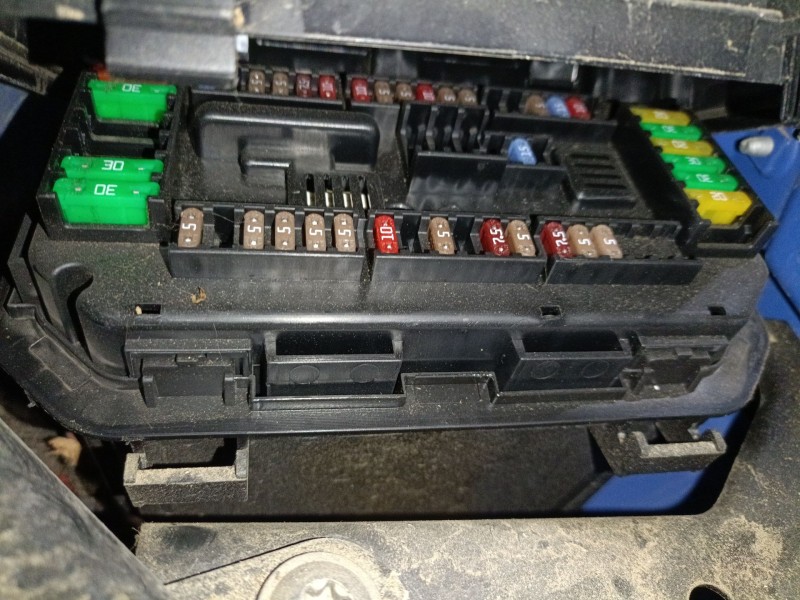 Recambio de caja reles / fusibles para bmw 1 (f20) 116 d referencia OEM IAM   