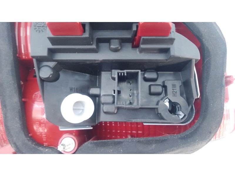 Recambio de piloto trasero derecho porton para volkswagen touran (1t3) 2.0 tdi referencia OEM IAM   