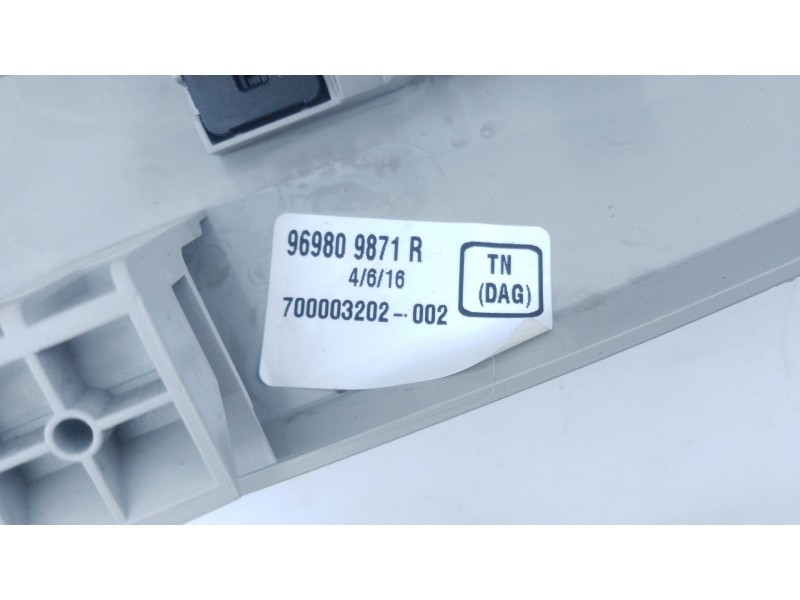 Recambio de luz interior para renault kadjar (ha_, hl_) 1.5 dci 110 (hla3) referencia OEM IAM   