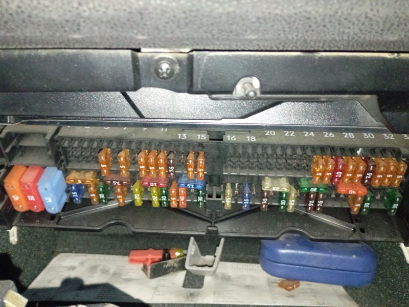 Recambio de caja reles / fusibles para bmw x3 (e83) 2.0 d referencia OEM IAM   