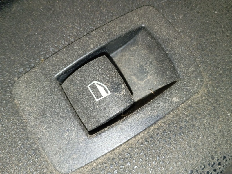 Recambio de mando elevalunas trasero izquierdo para bmw x3 (e83) 2.0 d referencia OEM IAM   