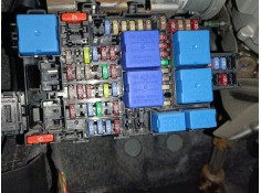 CAJA RELES / FUSIBLES 