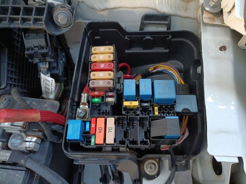 Recambio de caja reles / fusibles para renault clio iv (bh_) 1.5 dci 90 referencia OEM IAM   