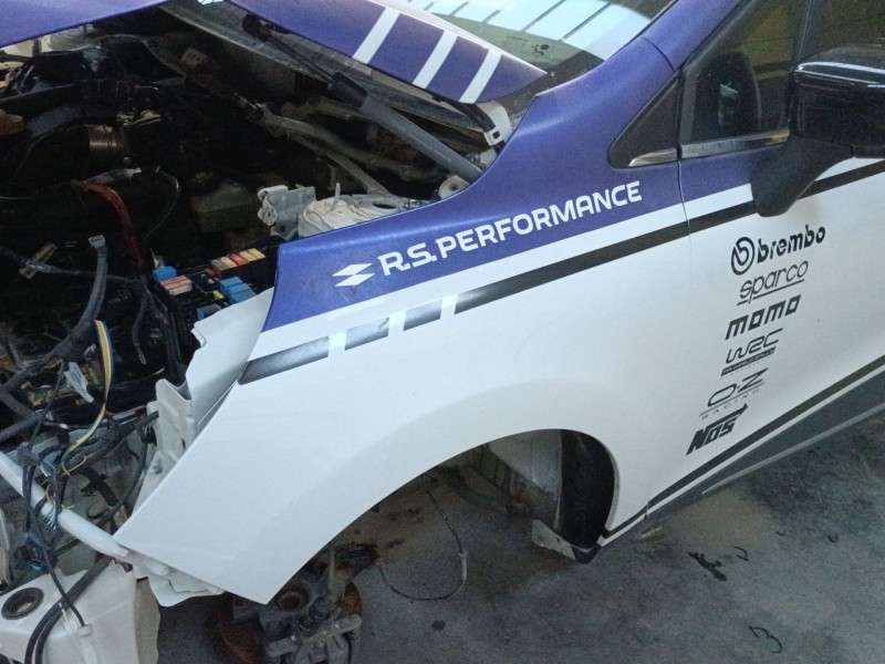 Recambio de aleta delantera izquierda para renault clio iv (bh_) 1.5 dci 90 referencia OEM IAM   