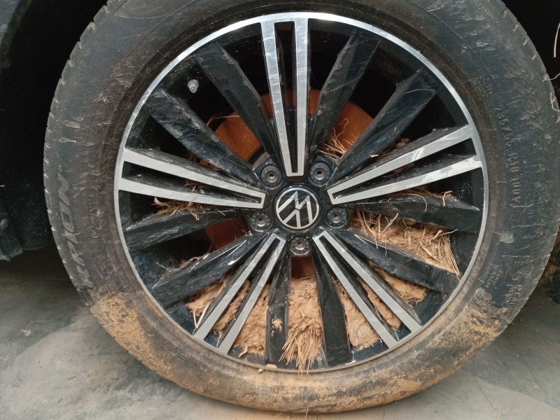 Recambio de juego llantas para volkswagen tiguan (ad1, ax1) 1.5 tsi referencia OEM IAM 235/55/18  