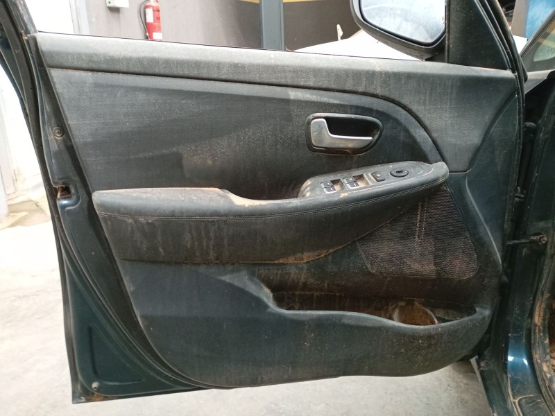 Recambio de guarnecido puerta delantera izquierda para kia carens iv 1.7 crdi referencia OEM IAM   