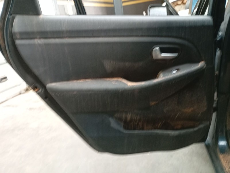 Recambio de guarnecido puerta trasera izquierda para kia carens iv 1.7 crdi referencia OEM IAM   