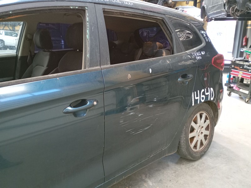 Recambio de puerta trasera izquierda para kia carens iv 1.7 crdi referencia OEM IAM   