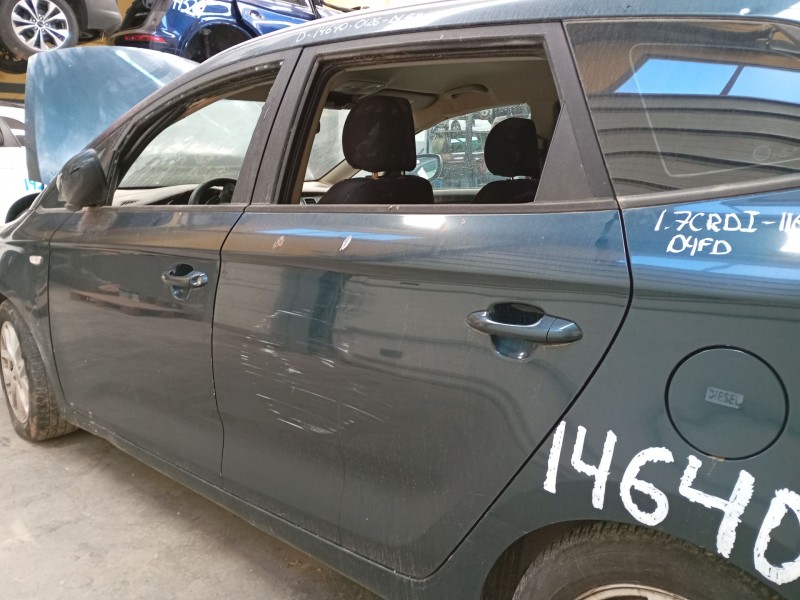 Recambio de puerta trasera izquierda para kia carens iv 1.7 crdi referencia OEM IAM   