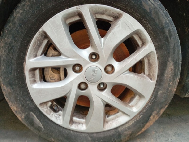 Recambio de llanta para kia carens iv 1.7 crdi referencia OEM IAM 205/55/16  