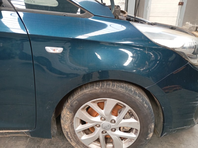 Recambio de aleta delantera derecha para kia carens iv 1.7 crdi referencia OEM IAM   