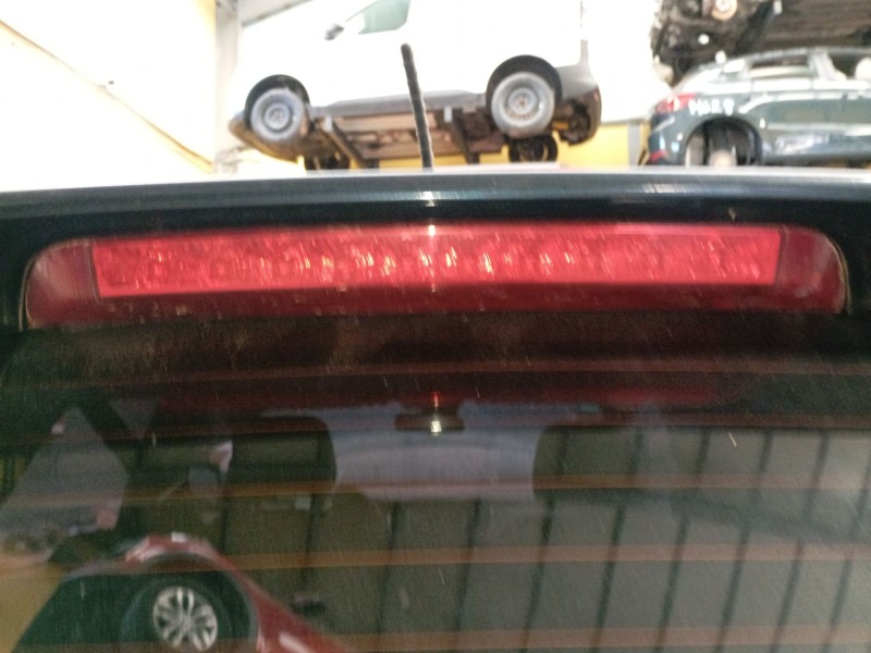 Recambio de luz central de freno para kia carens iv 1.7 crdi referencia OEM IAM   