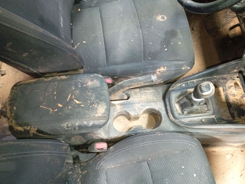 Recambio de consola central para kia carens iv 1.7 crdi referencia OEM IAM   