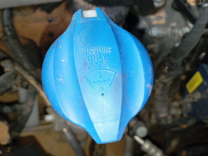 Recambio de deposito limpia para kia carens iv 1.7 crdi referencia OEM IAM   