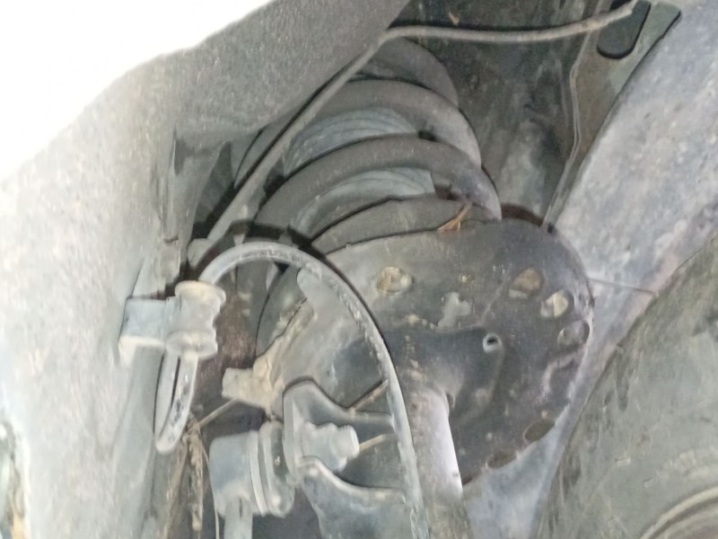 Recambio de amortiguador delantero derecho para kia carens iv 1.7 crdi referencia OEM IAM   