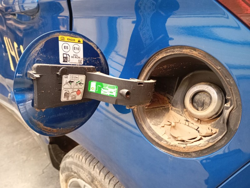 Recambio de tapa exterior combustible para ford ecosport 1.0 ecoboost referencia OEM IAM   