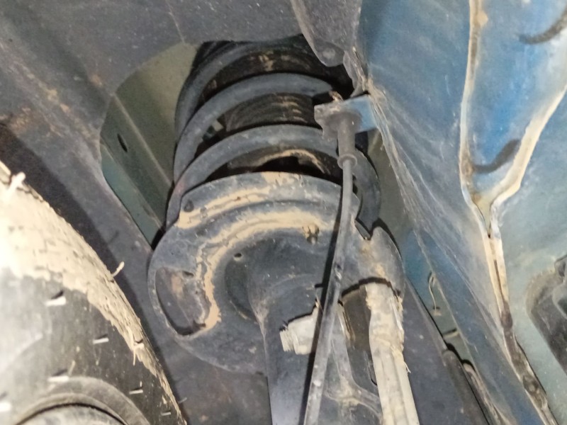 Recambio de amortiguador delantero izquierdo para ford ecosport 1.0 ecoboost referencia OEM IAM   