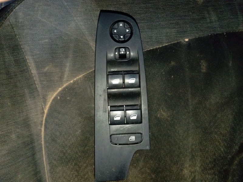 Recambio de mando elevalunas delantero izquierdo para citroën c4 picasso ii 1.2 thp 130 referencia OEM IAM   