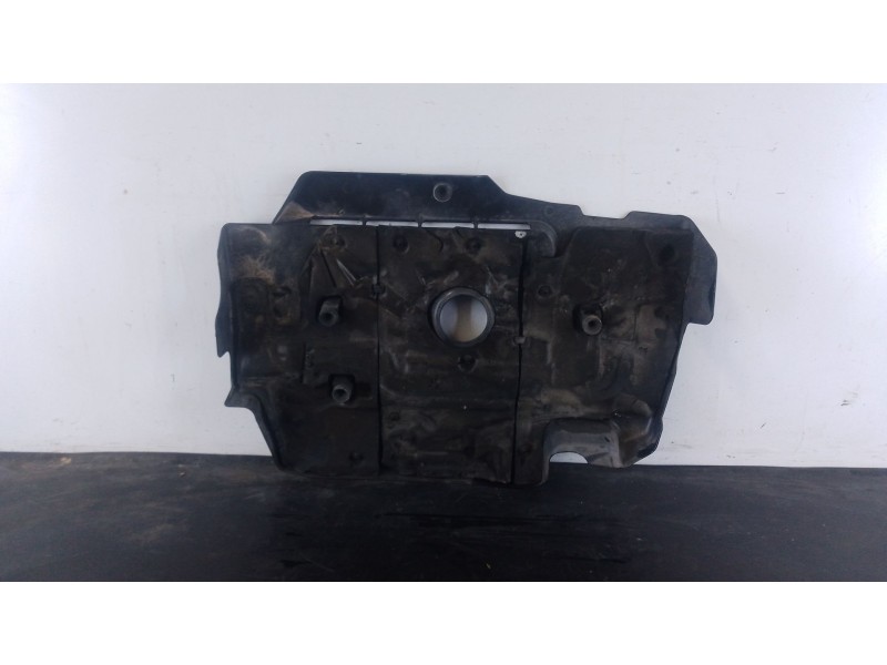 Recambio de tapa motor para toyota auris active referencia OEM IAM   