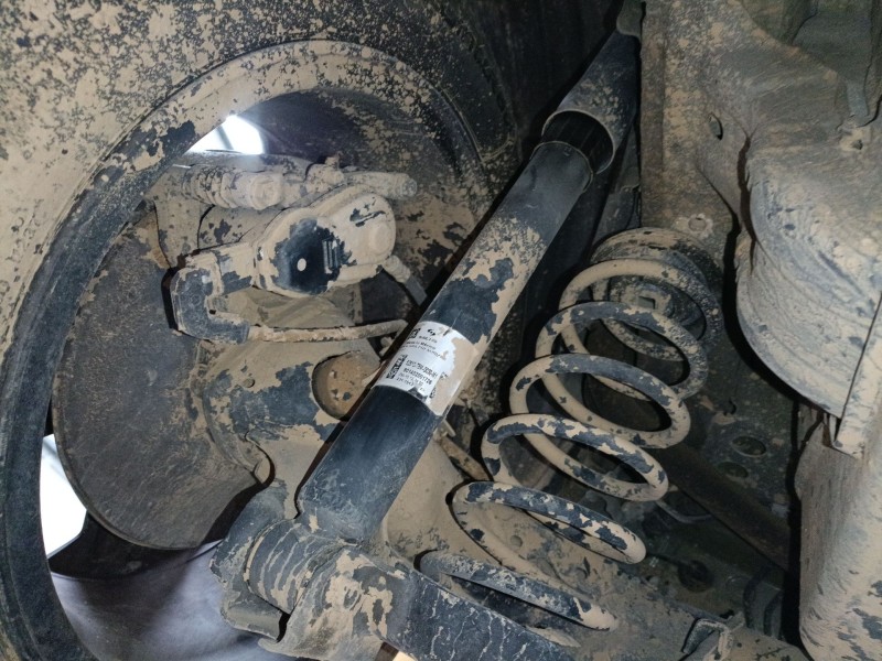 Recambio de amortiguador trasero izquierdo para honda hr-v (ru) 1.6 i-dtec (ru8) referencia OEM IAM 52610T8M  