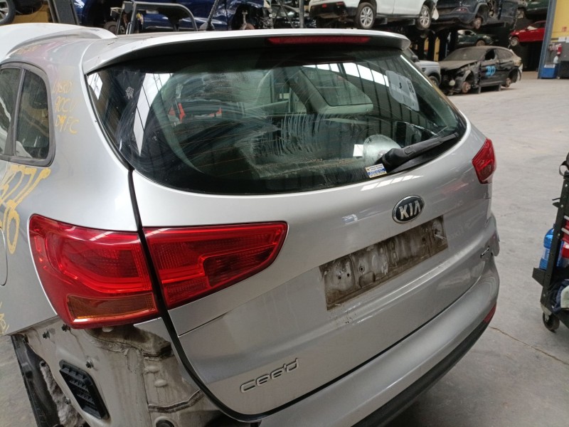 Recambio de porton trasero para kia cee´d (jd) 1.4 crdi 90 referencia OEM IAM   