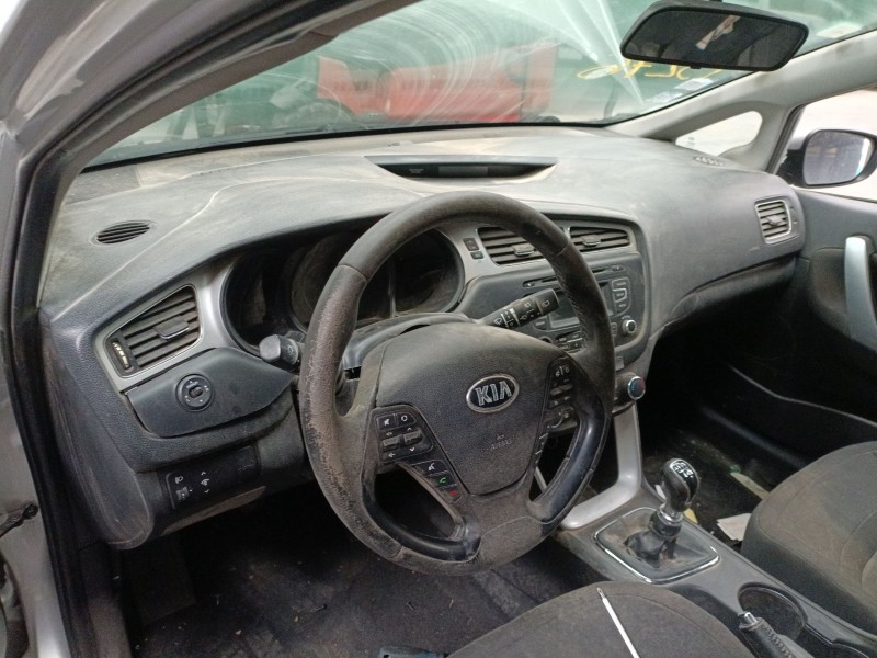 Recambio de salpicadero para kia cee´d (jd) 1.4 crdi 90 referencia OEM IAM   