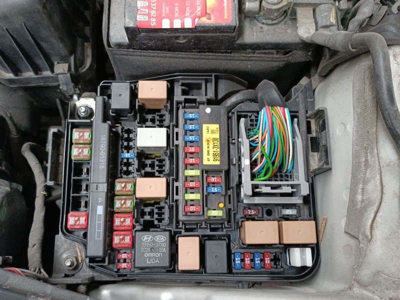 Recambio de caja reles / fusibles para kia cee´d (jd) 1.4 crdi 90 referencia OEM IAM 919513X130  