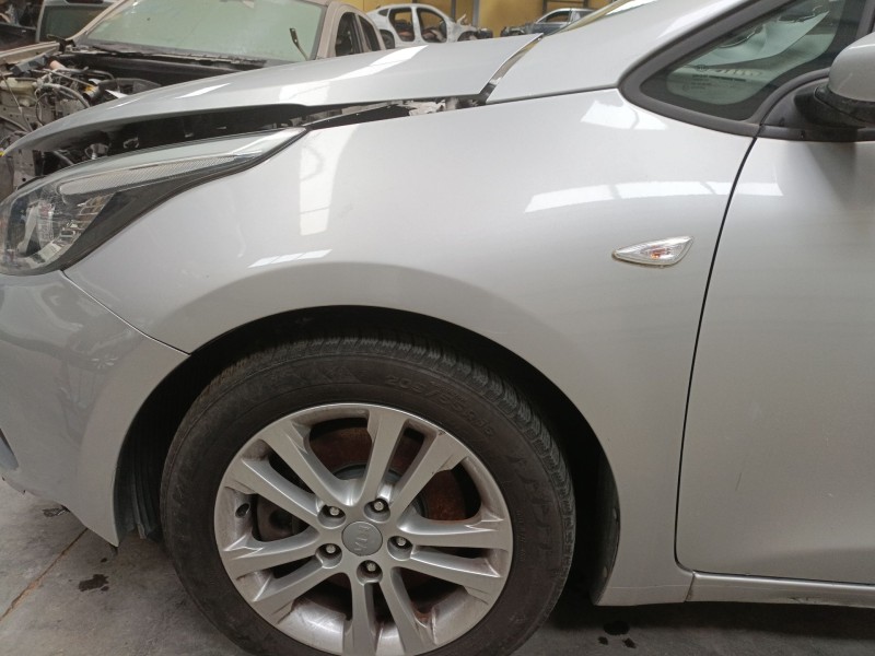 Recambio de aleta delantera izquierda para kia cee´d (jd) 1.4 crdi 90 referencia OEM IAM   
