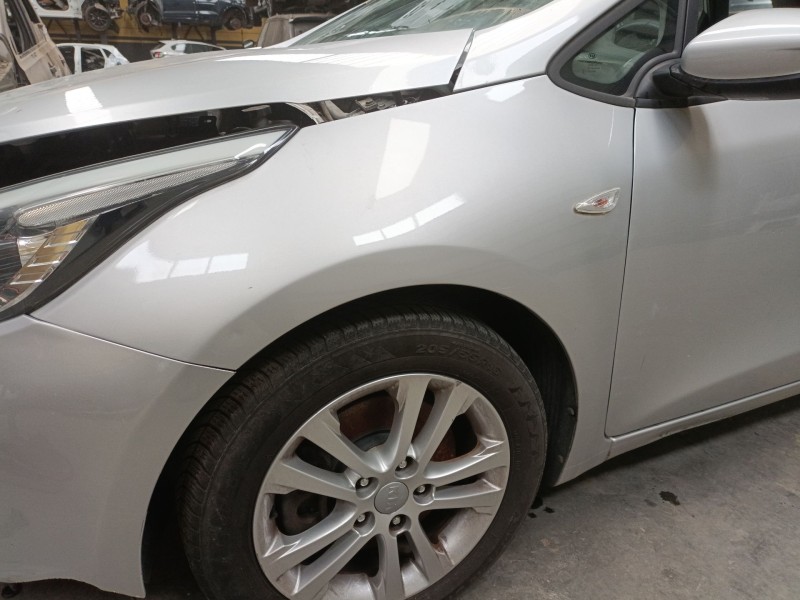 Recambio de aleta delantera izquierda para kia cee´d (jd) 1.4 crdi 90 referencia OEM IAM   