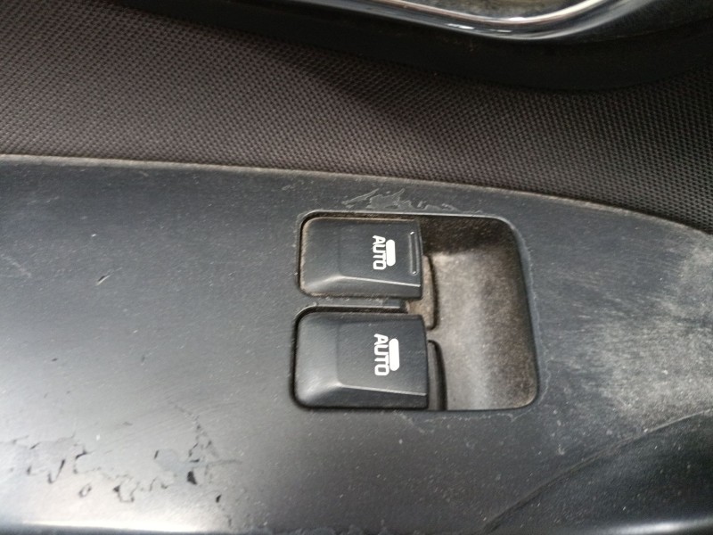 Recambio de mando elevalunas delantero izquierdo para kia cee´d (jd) 1.4 crdi 90 referencia OEM IAM   