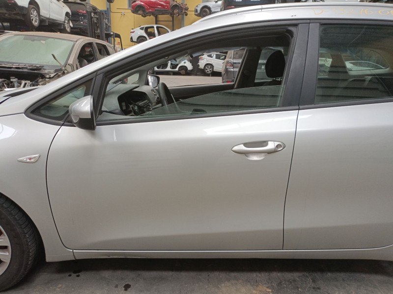 Recambio de puerta delantera izquierda para kia cee´d (jd) 1.4 crdi 90 referencia OEM IAM   
