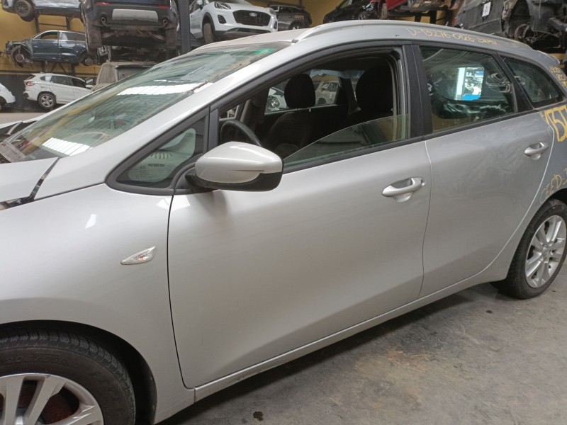 Recambio de puerta delantera izquierda para kia cee´d (jd) 1.4 crdi 90 referencia OEM IAM   