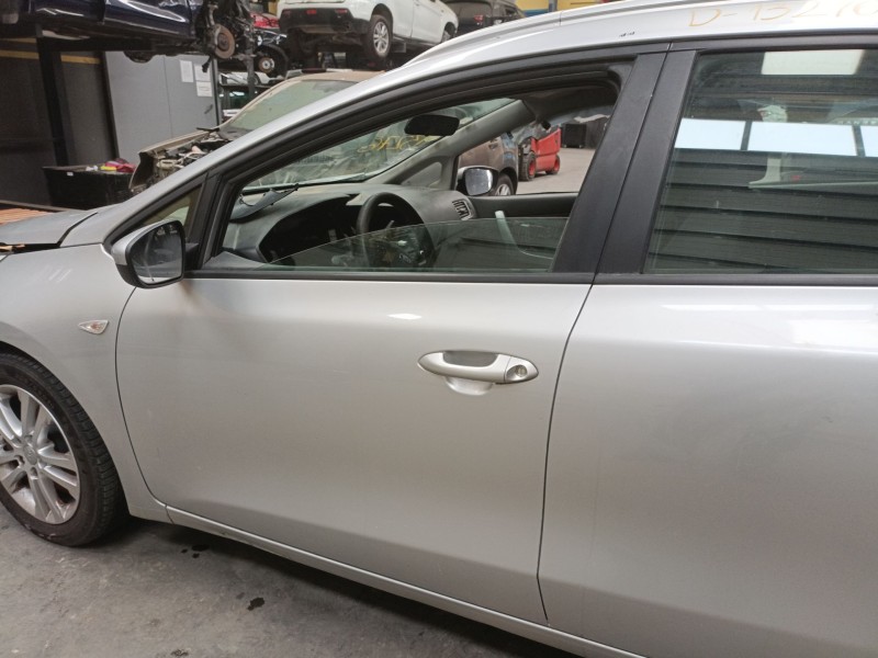Recambio de puerta delantera izquierda para kia cee´d (jd) 1.4 crdi 90 referencia OEM IAM   