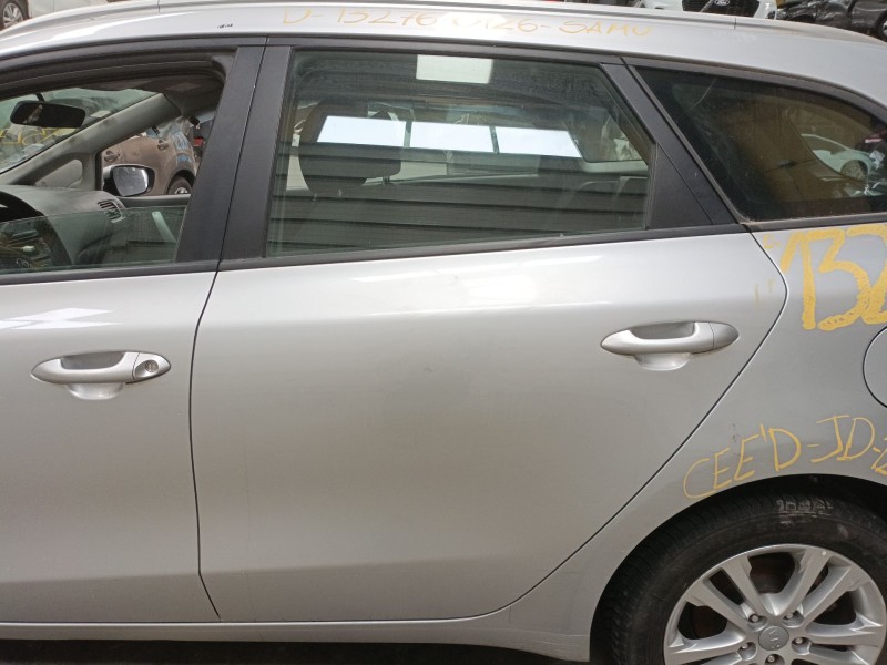 Recambio de puerta trasera izquierda para kia cee´d (jd) 1.4 crdi 90 referencia OEM IAM   