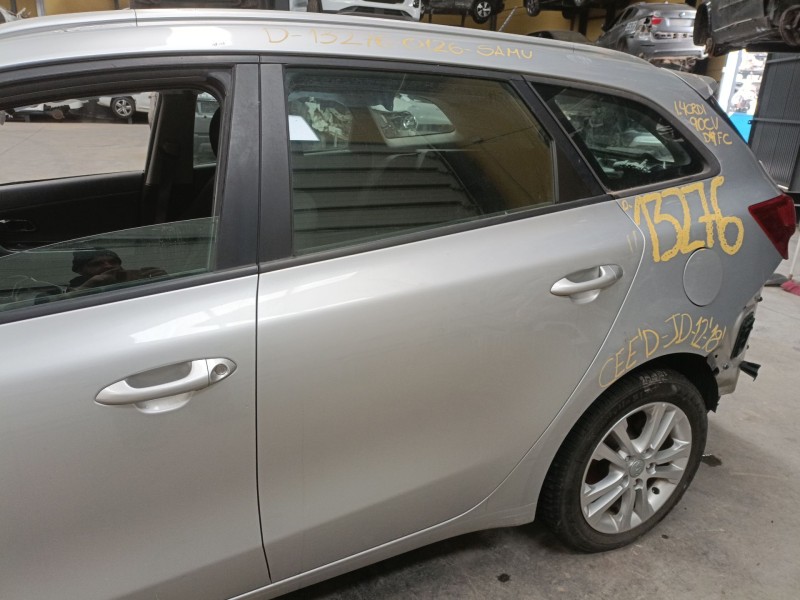 Recambio de puerta trasera izquierda para kia cee´d (jd) 1.4 crdi 90 referencia OEM IAM   