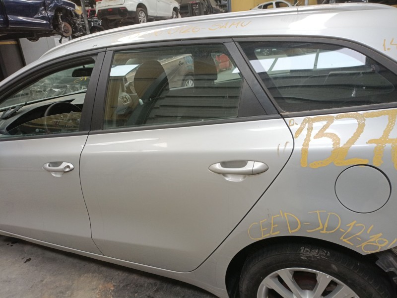 Recambio de puerta trasera izquierda para kia cee´d (jd) 1.4 crdi 90 referencia OEM IAM   