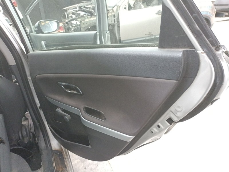 Recambio de guarnecido puerta trasera derecha para kia cee´d (jd) 1.4 crdi 90 referencia OEM IAM   