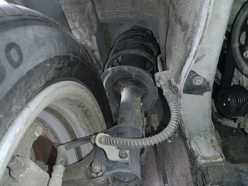 Recambio de amortiguador delantero derecho para kia cee´d (jd) 1.4 crdi 90 referencia OEM IAM   