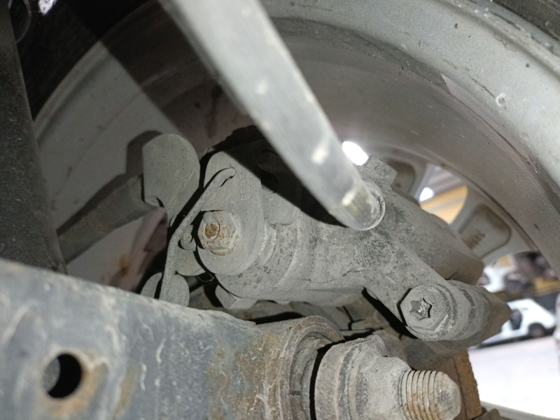 Recambio de pinza freno trasera derecha para kia cee´d (jd) 1.4 crdi 90 referencia OEM IAM   
