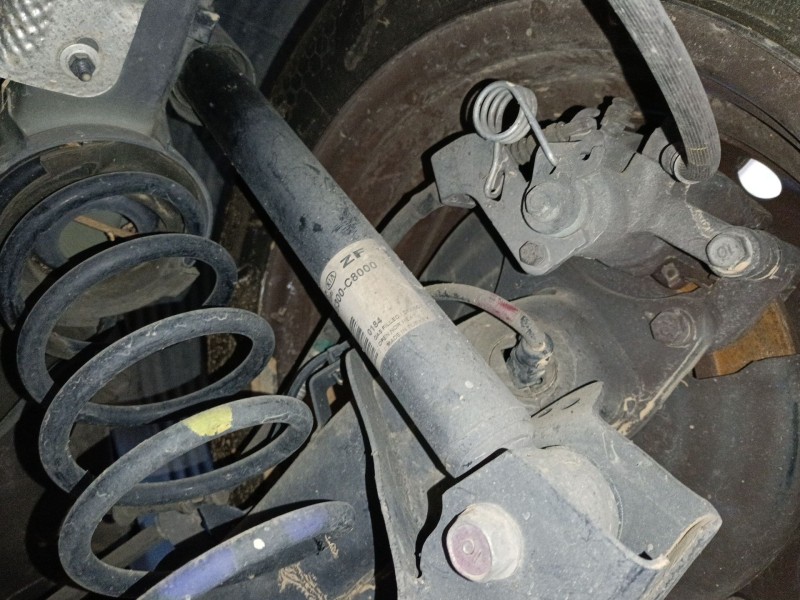 Recambio de amortiguador trasero derecho para hyundai i20 ii (gb, ib) 1.2 referencia OEM IAM 553000-C800  