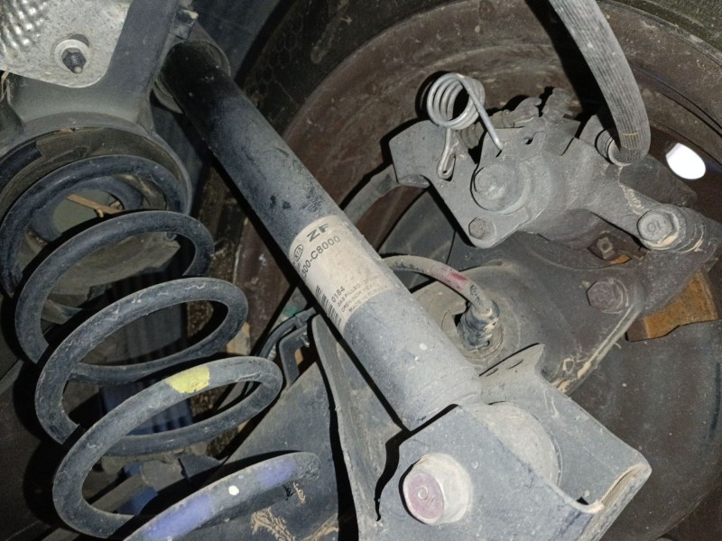 Recambio de amortiguador trasero derecho para hyundai i20 ii (gb, ib) 1.2 referencia OEM IAM 553000-C800  