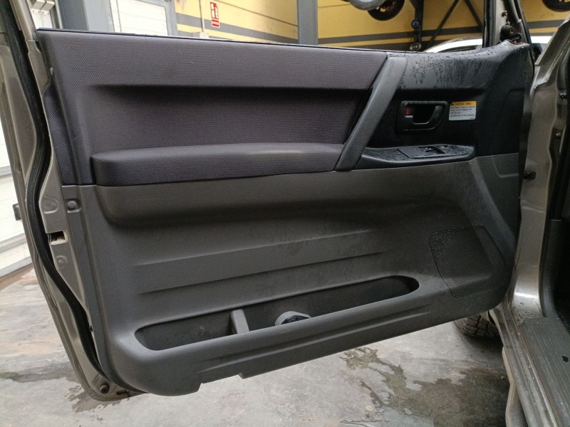 Recambio de guarnecido puerta delantera izquierda para mitsubishi montero iii (v7_w, v6_w) 3.2 di-d (v68w, v78w) referencia OEM 
