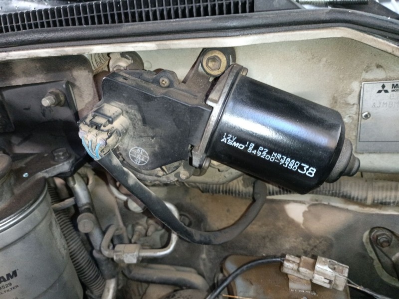 Recambio de motor limpia delantero para mitsubishi montero iii (v7_w, v6_w) 3.2 di-d (v68w, v78w) referencia OEM IAM MR388038 84